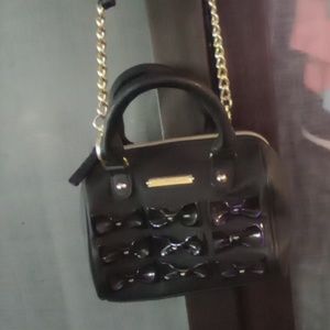 Shoulder strand purse